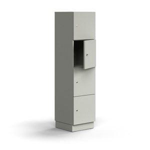 Skříň QBUS, 4 uzamykatelné boxy, sokl, 1636x400x420 mm, světle šedá