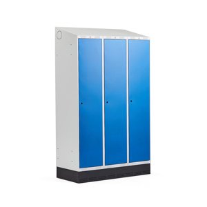 Šatní skříňka Classic, šikmá střecha, se soklem, 3 sekce, 2050x1200x550mm, modré dveře